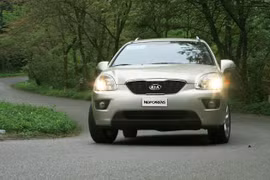 Xe Kia giảm tới hơn 30 triệu đồng “câu” khách