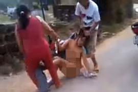 Nghi can “lột đồ đánh ghen” được tại ngoại