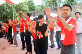 500 bạn trẻ cùng nhảy flashmob trong nắng nóng trưa nay