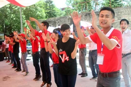 500 bạn trẻ cùng nhảy flashmob trong nắng nóng trưa nay
