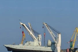 Tàu đổ bộ “khủng” Bizon chuẩn bị về Trung Quốc