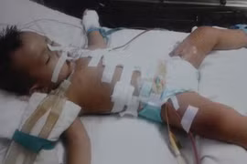 Kinh hoàng giây phút hai cháu bé bị đâm 11 nhát dao