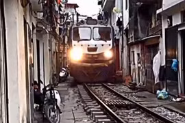 Báo Tây sốc vì “tàu hỏa chạy qua phòng ngủ” ở VN
