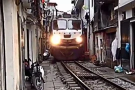 Báo Tây sốc vì “tàu hỏa chạy qua phòng ngủ” ở VN