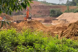 Chủ tịch huyện, thành phố phải chịu trách nhiệm nếu để xảy ra KTKS trái phép