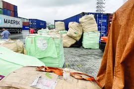 Bắt cán bộ Hải quan trong vụ buôn lậu hơn 1.200 container máy móc cũ