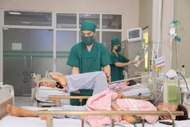 Cứu đôi chân cho nam thanh niên bị ngã từ độ cao 4m