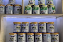 Hỗn loạn thị trường sữa bột giả và ma trận quảng cáo