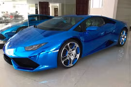 Siêu xe Huracan độ crom xanh dương độc nhất VN