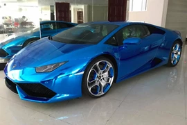 Siêu xe Huracan độ crom xanh dương độc nhất VN