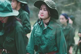 Mạng TQ phát cuồng với nữ sinh Việt Nam tập quân sự