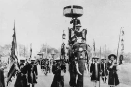 Hé lộ thú du xuân cực sang chảnh của vua chúa Việt