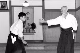 Lý giải khả năng kỳ lạ của tổ sư môn Aikido
