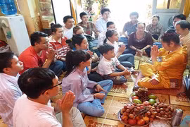 Vén màn bí mật "thuốc thánh" - ngón nghề độc của giới thầy cúng