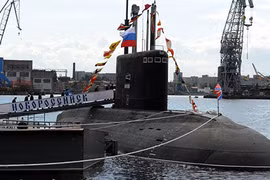 Tàu ngầm Kilo tập trận theo dõi tàu địch ở Biển Đen