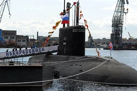 Tàu ngầm Kilo tập trận theo dõi tàu địch ở Biển Đen