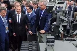 Thủ tướng Dmitry Medvedev khám phá dàn vũ khí tối tân