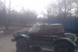 Chết cười xe chiến đấu tự chế của ly khai Ukraine