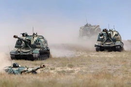 Mục kích dàn tăng-thiết giáp Nga hùng hổ xung phong