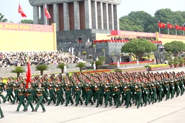 Oai hùng đoàn quân Việt Nam diễu binh trên quảng trường Ba Đình