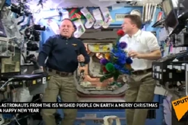 Phi hành gia gửi lời chúc mừng năm mới 2015 từ ISS