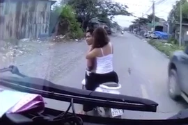 Video: Người đàn ông xăm trổ chở vợ chặn đầu thách thức tài xế