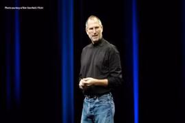 Hoá ra bộ đồ tSteve Jobs mặc đi mặc lại thực tế là đồ thiết kế xịn xò 