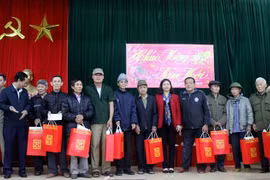 Lãnh đạo TP Hà Nội thăm, tặng quà Tết 128 hộ dân xã Đồng Tâm