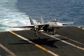 Điểm mặt những chiến đấu cơ cất cánh được từ tàu sân bay