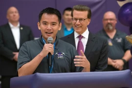 Ngưỡng mộ thầy giáo gốc Việt Ben Hoàng Nguyễn 27 tuổi đã có "Oscar Giáo dục"