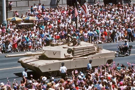 Ngắm dàn vũ khí “khủng” chuẩn bị cho Quốc Khánh Mỹ