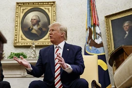 Tổng thống Trump khoe bữa ăn với "người lạ" ở G-7?