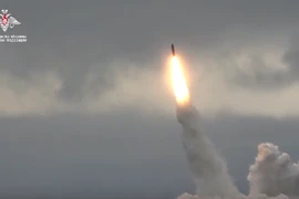 Tên lửa RSM-56 phóng thử từ siêu tàu ngầm hạt nhân Nga đã thành công