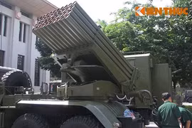"Bão lửa" BM-21 Việt Nam tự động hóa, kíp lái yên tâm ngồi hầm khai hỏa
