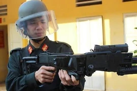 "Ông tổ" của "súng bẻ góc" Cảnh sát đặc nhiệm Việt Nam đang sử dụng