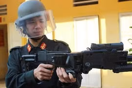 "Ông tổ" của "súng bẻ góc" Cảnh sát đặc nhiệm Việt Nam đang sử dụng