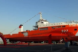 Cận cảnh Hải quân Việt Nam hạ thuỷ tàu chuyên cứu hộ tàu ngầm Yết Kiêu