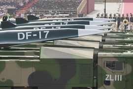 Vượt mặt Nga, Mỹ... Trung Quốc lần đầu trình làng vũ khí siêu thanh “khủng“