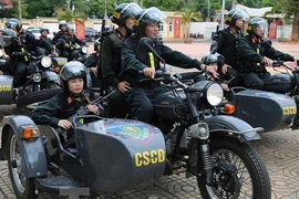 Những "bóng hồng" Cảnh sát Cơ động ra quân trấn áp tội phạm cuối năm