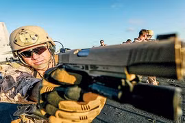 Lính Mỹ "sướng không ngủ được" khi súng lục hơn 100 tuổi được thay thế