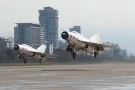 MiG-21 Việt Nam cho về hưu từ lâu, Triều Tiên vẫn mang ra tập trận