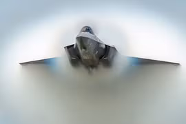 Không quân Mỹ muốn F-35 và F-22 bay được vào… vũ trụ?
