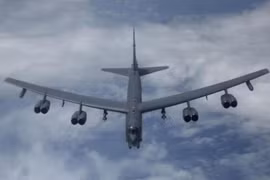 Mỹ triển khai máy bay B-52 tới Anh: Định "vuốt mặt" ai?