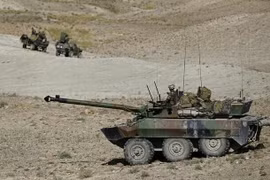 Xe tăng Pháp chỉ còn cách biên giới Nga 140km