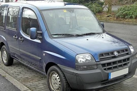 “Chết cười” với chiếc Fiat Doblo “nhái” Rolls-Royce ở Hà Nội