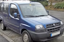 “Chết cười” với chiếc Fiat Doblo “nhái” Rolls-Royce ở Hà Nội