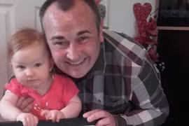 Các mẹ ghen bỏng mắt với ông bố yêu con gái nhất thế giới 