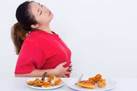 Tác hại đáng sợ của việc ăn quá nhanh