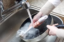 Rước độc vào người khi dùng chảo chống dính không an toàn