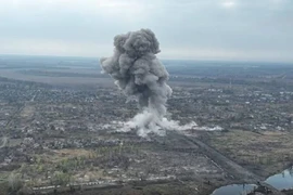 Nga thả siêu bom 3 tấn, 'san phẳng' điểm tập kết lính Ukraine trong giây lát 